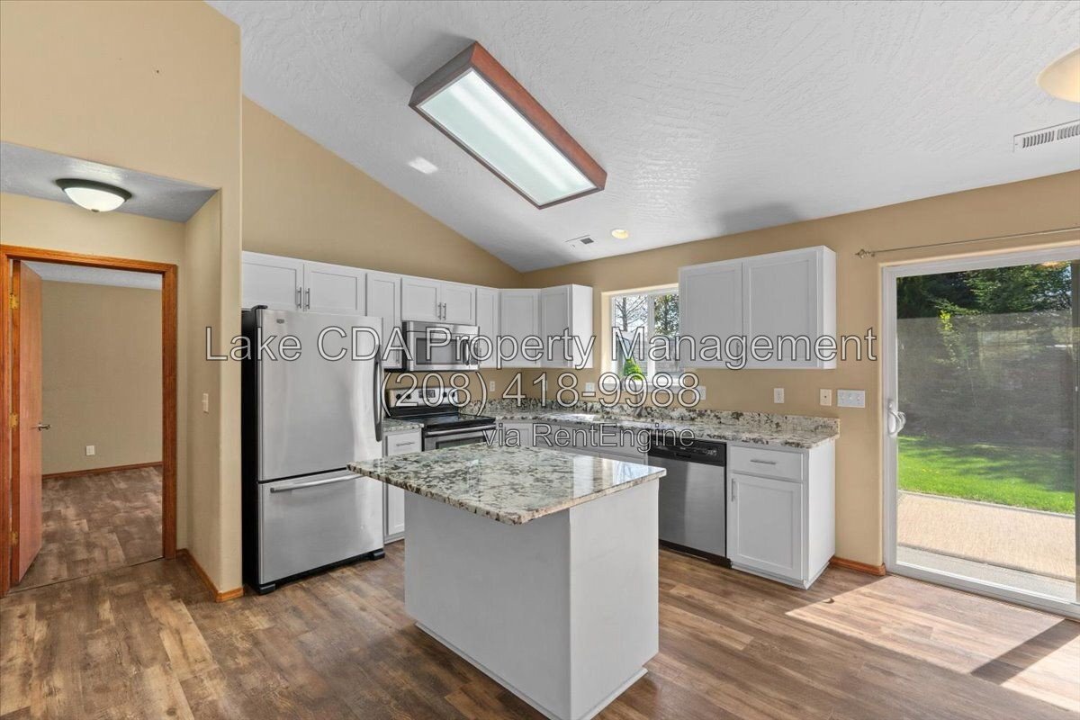 Clean 3-Bed Home with Granite, RV Parking & Included Utilities in Hayden! property image