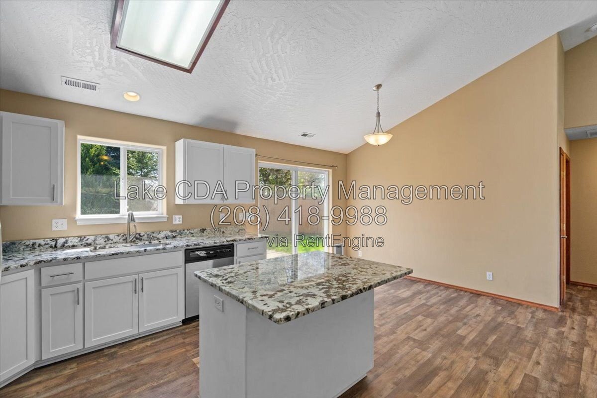 Clean 3-Bed Home with Granite, RV Parking & Included Utilities in Hayden! property image