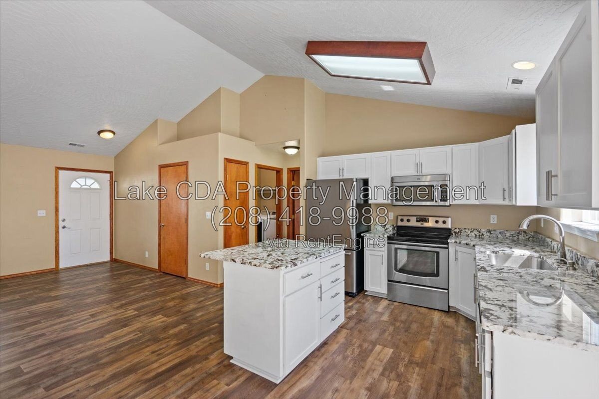 Clean 3-Bed Home with Granite, RV Parking & Included Utilities in Hayden! property image