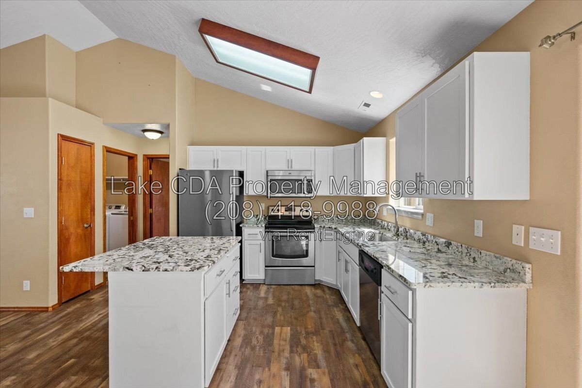 Clean 3-Bed Home with Granite, RV Parking & Included Utilities in Hayden! property image