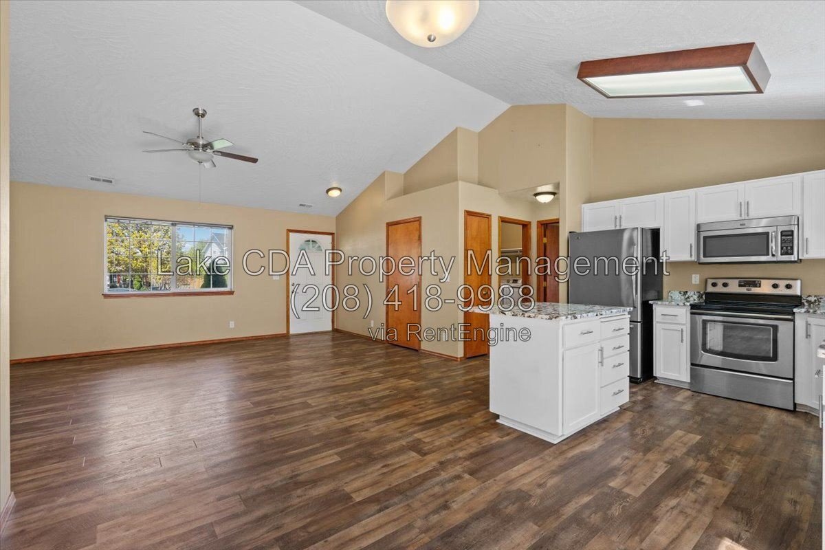 Clean 3-Bed Home with Granite, RV Parking & Included Utilities in Hayden! property image