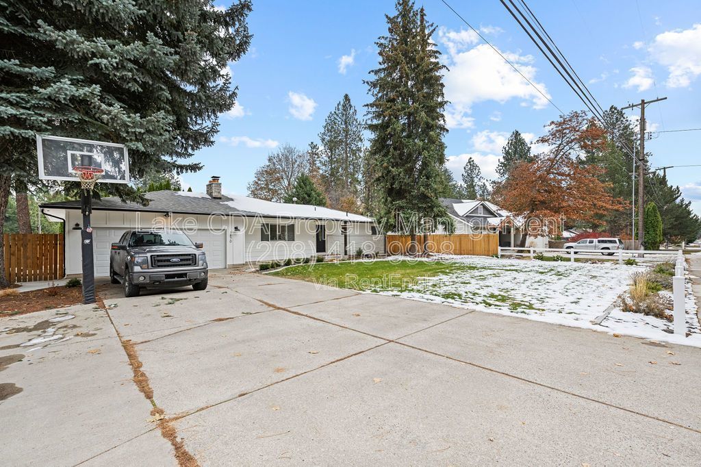 OWNER PAYS UTILITIES - Recently Updated, 2 bedroom 1 bath private basement with Garage property image