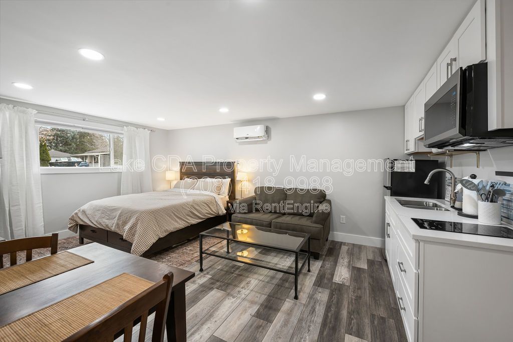 Charming Furnished Midtown Studio — All Utilities Included property image