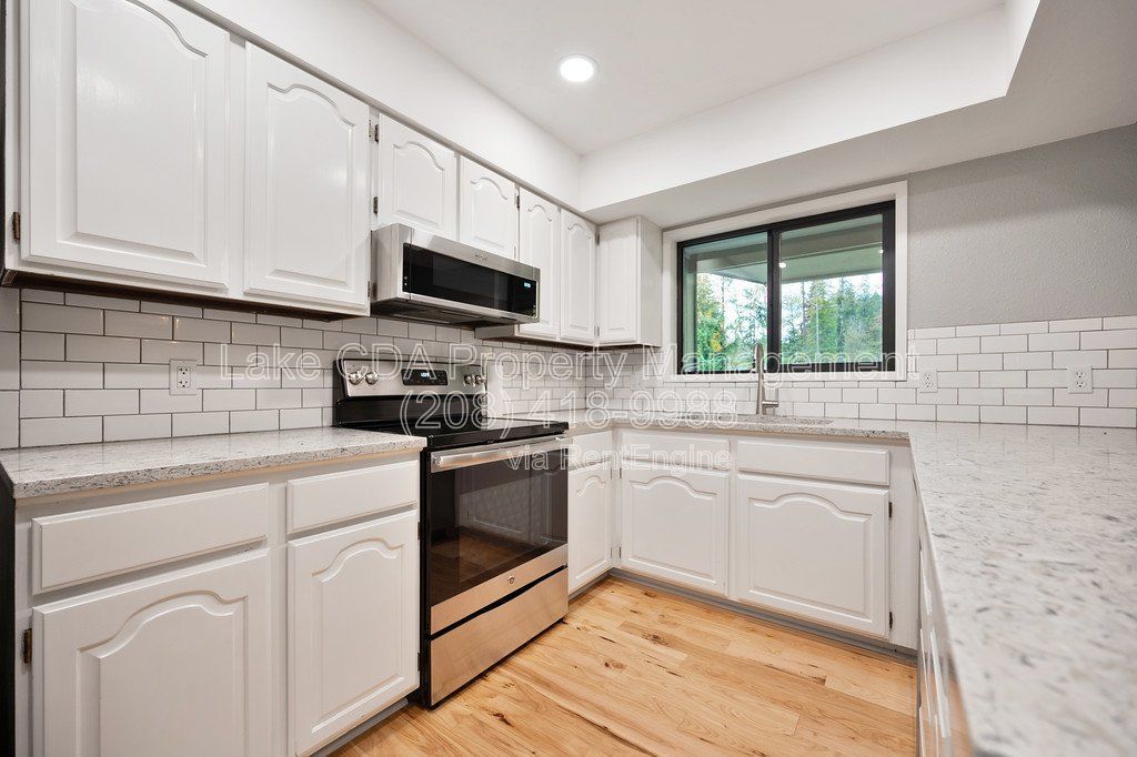 Avondale Golf Course Home in Hayden — 5 Bed | 3.5 Bath | 2,283 Sq Ft property image