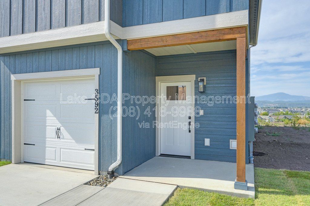New Townhouse Golf Course Living - 3 Bed 2.5 Bath - $2,195 per month! property image