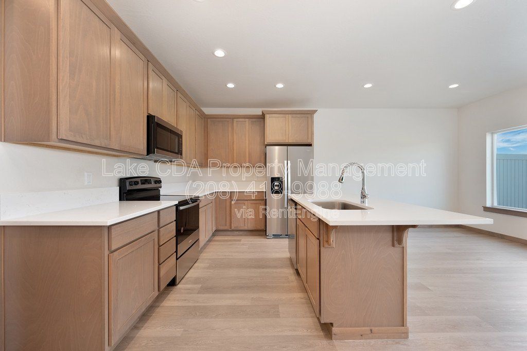 New Townhouse Golf Course Living - 3 Bed 2.5 Bath - $2,195 per month! property image