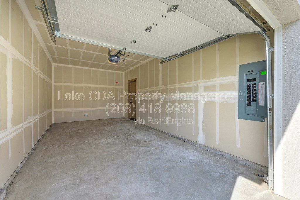 New Townhouse Golf Course Living - 3 Bed 2.5 Bath - $2,195 per month! property image